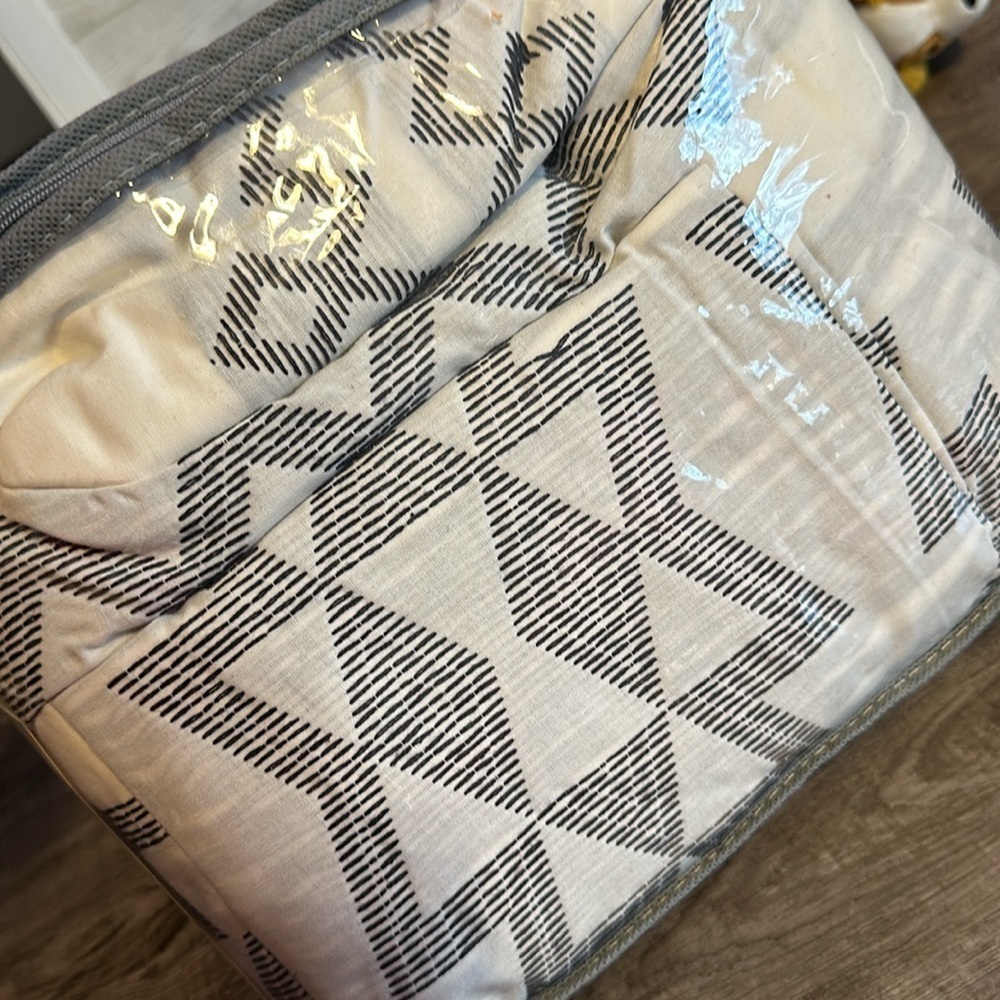Distinctly Home
Costa 3-Piece Cotton Duvet Cover Set - Picture 5 of 5
